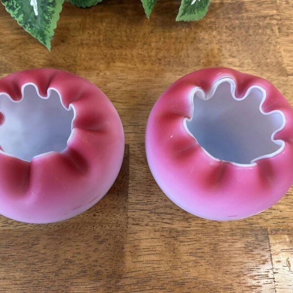 Vintage Pink Satin Glass Vases Pair Ruffled Edge Cased Glass Likely Fenton - Picture 4 of 4